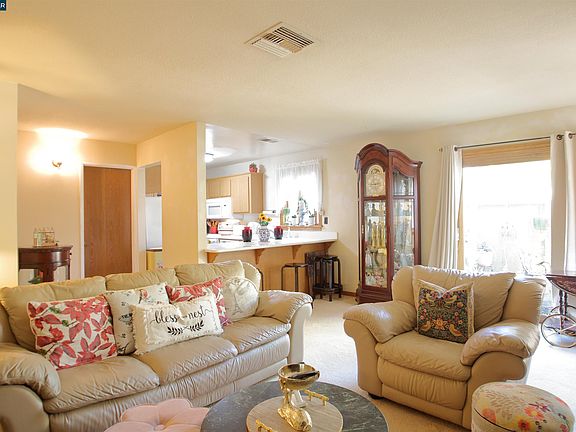 3rd image of 3901 Clayton Rd APT 25