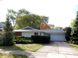 1105 W Busse Ave, Mount Prospect, IL 60056