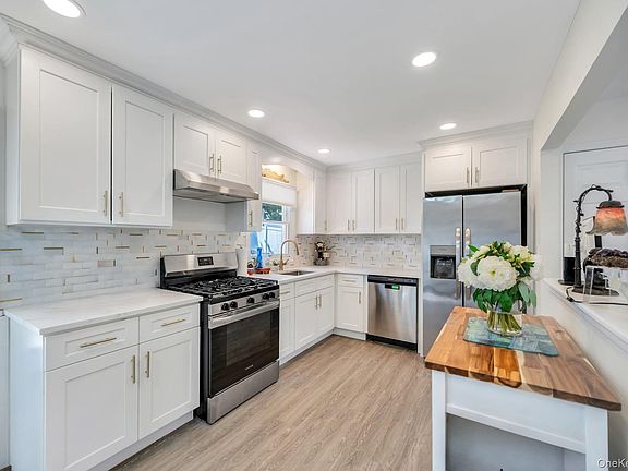 3rd image of 33 Wiltshire Drive
