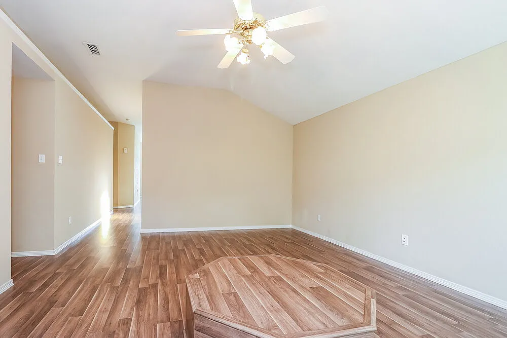 3 bed, 2.0 bath, 1746 sqft, $2,675 — Photo 3
