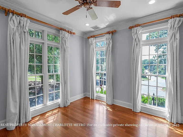 529 Queens Rd — Photo 15