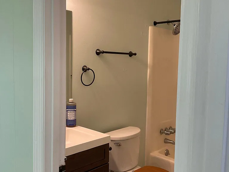 305 E Lee St — Photo 10