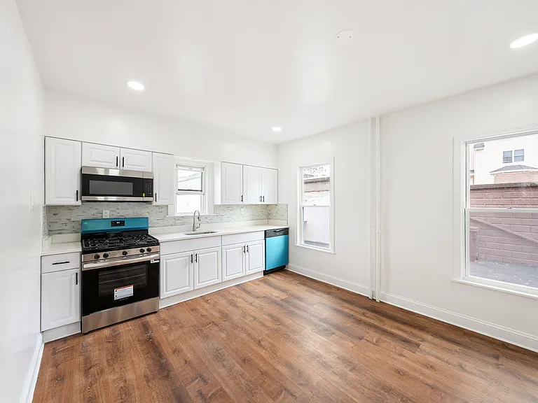 16 Oakes St #1 — Photo 9
