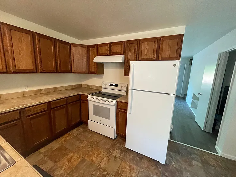 33 E Cowan St #33 — Photo 1