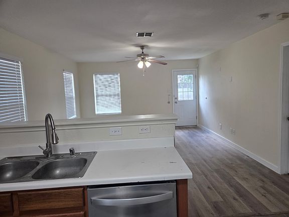 3rd image of 4925 Waterford Dr