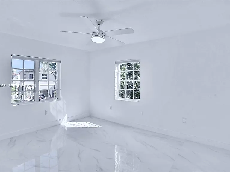 21032 NE 32nd Ave — Photo 9