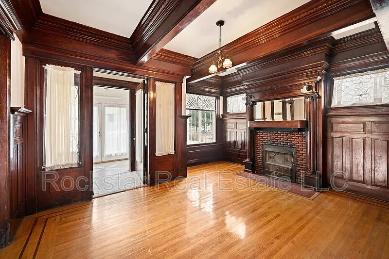 4 bed, 1.5 bath, 3500 sqft, $2,200 — Photo 2
