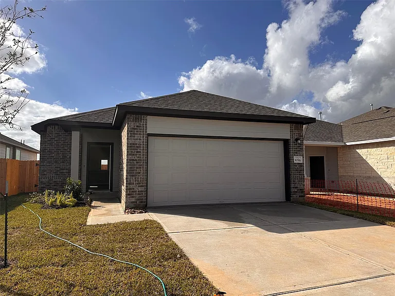 3056 Plateau Dr — Photo 1