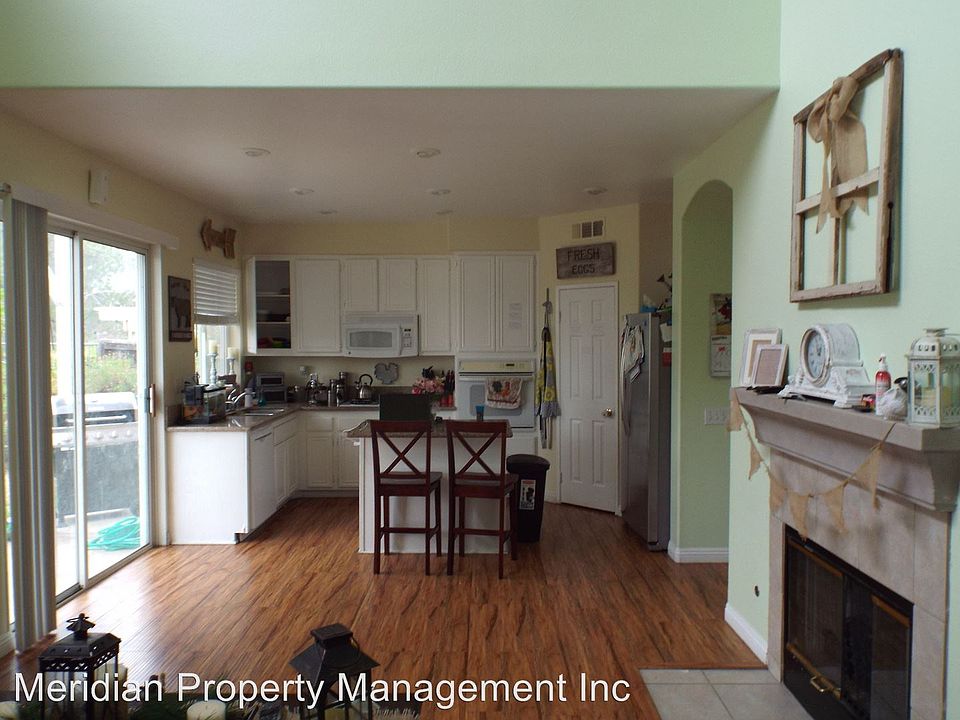 1st image of 30924 Oakhill Dr