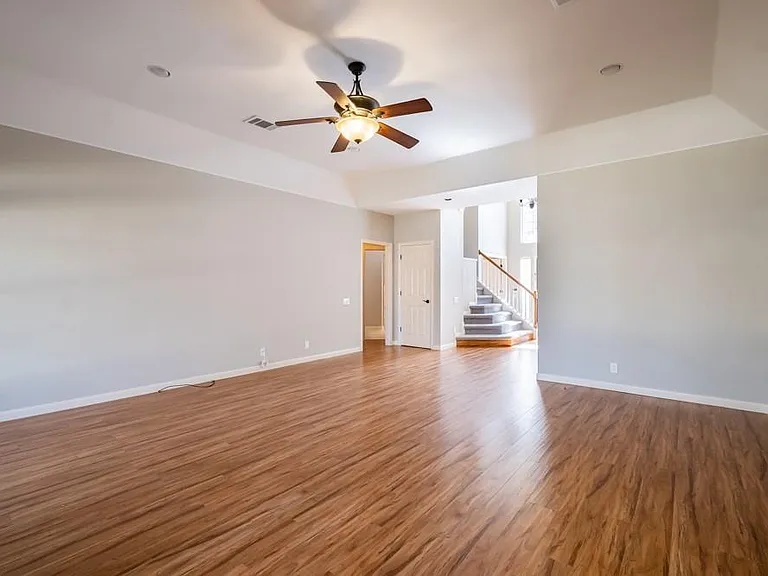 9202 Amanda Dr — Photo 10