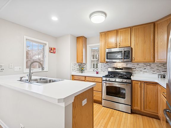 5th image of 1053 N Glenview Ct
