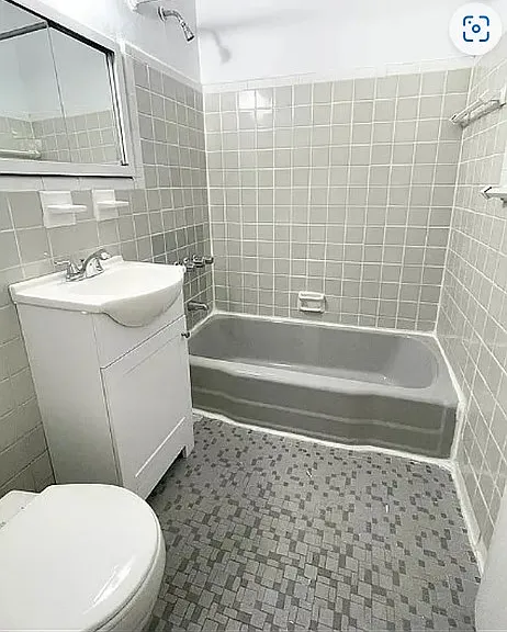 55 Perry St #2F — Photo 3