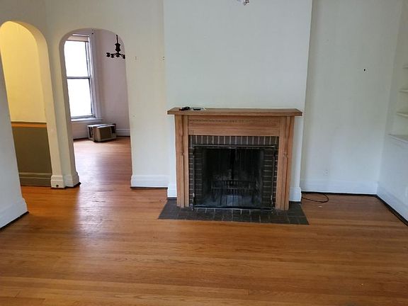 4th image of 730 W Belden Ave