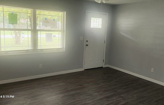 5th image of 216 NE 9th Ter