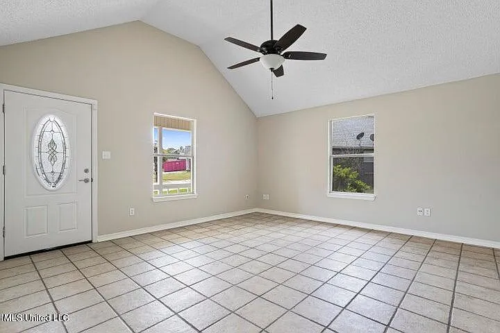 3 bed, 2.0 bath, 1360 sqft, $1,400 — Photo 3