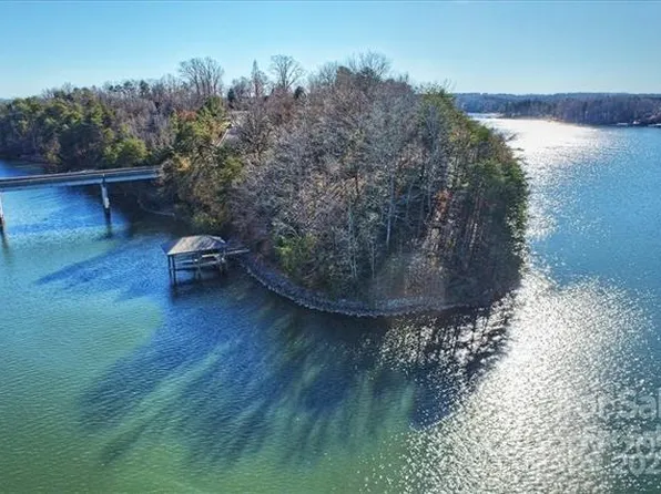 116 Island Ridge Dr, Statesville, NC 28677