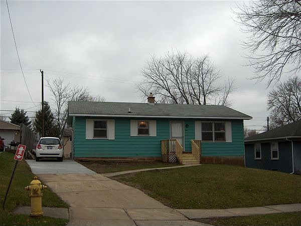 641 Cloverdale NW 001