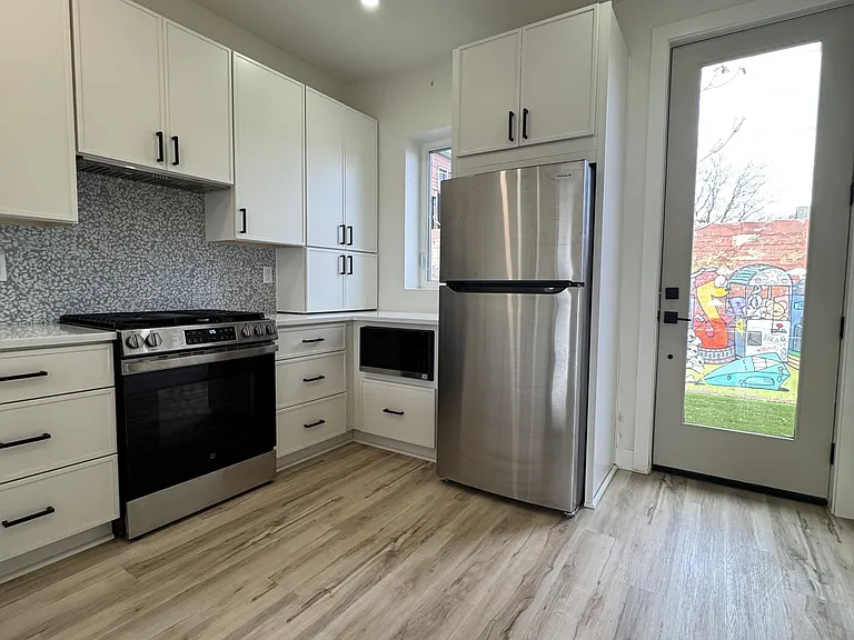 715 W 9th Ave — Photo 3
