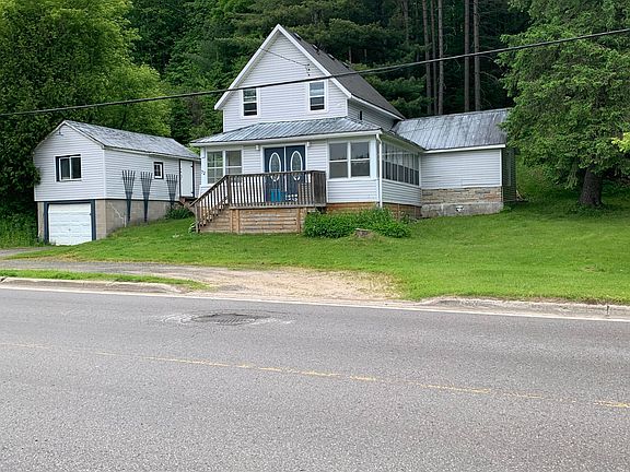 3rd image of 72 Bobcaygeon Rd