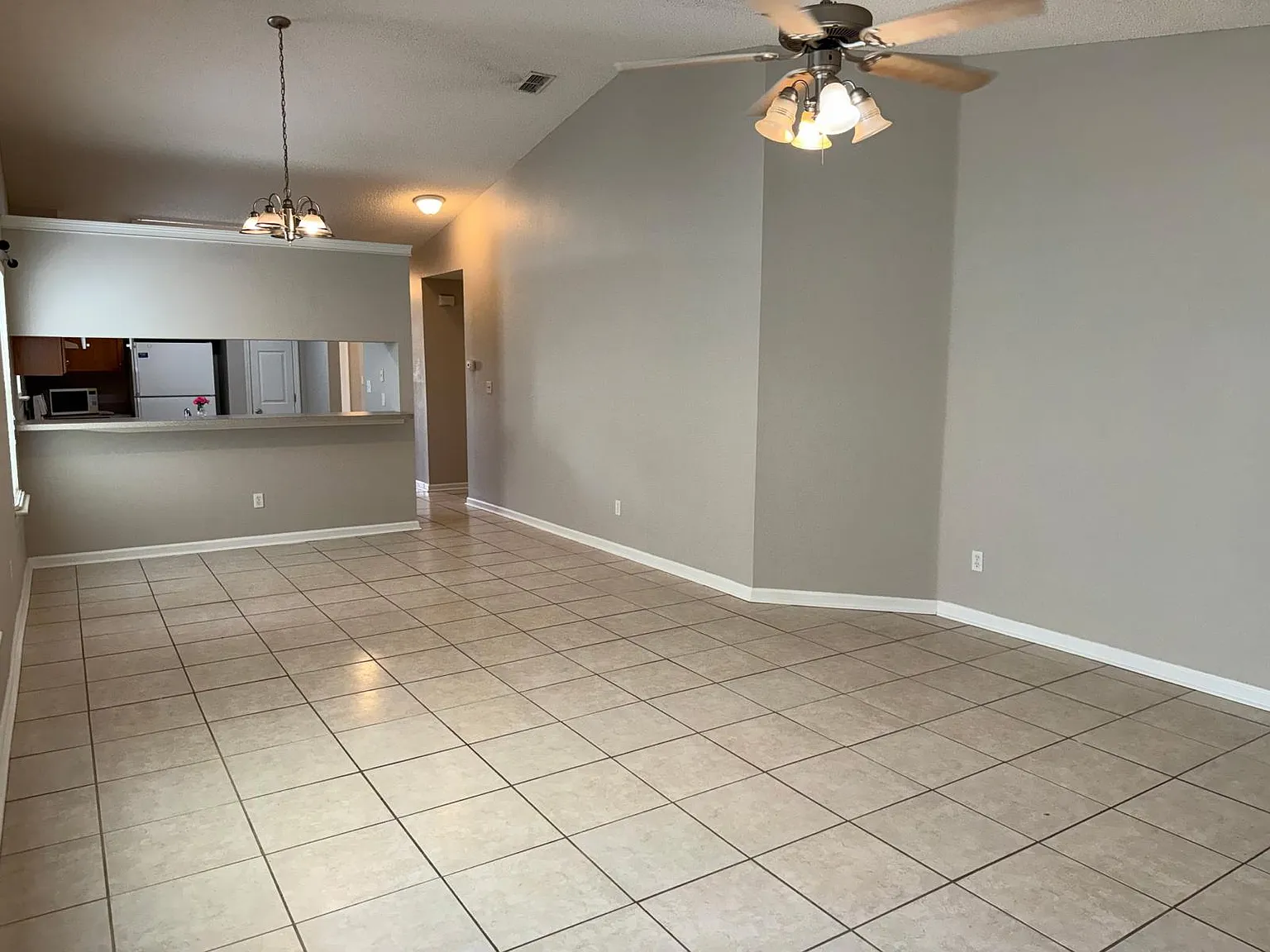 3 bed, 1355 sqft, $2,100 — Photo 2