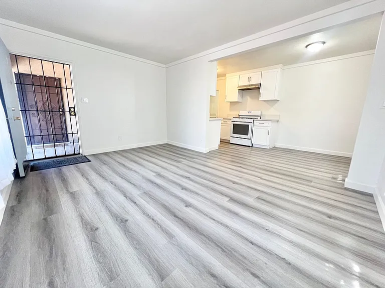 1825 E Broadway #2 — Photo 3