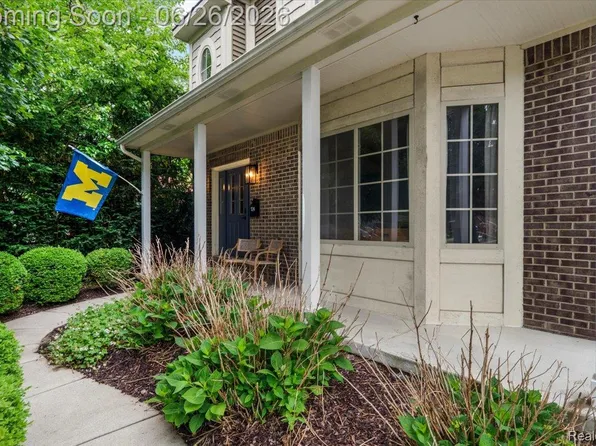 124 Woodside Rd, Royal Oak, MI 48073