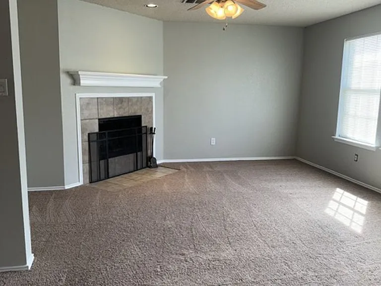 2411 Canyon Springs Dr — Photo 5
