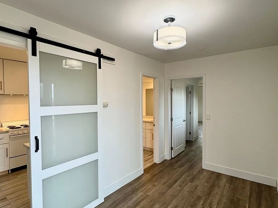 entry/alcove