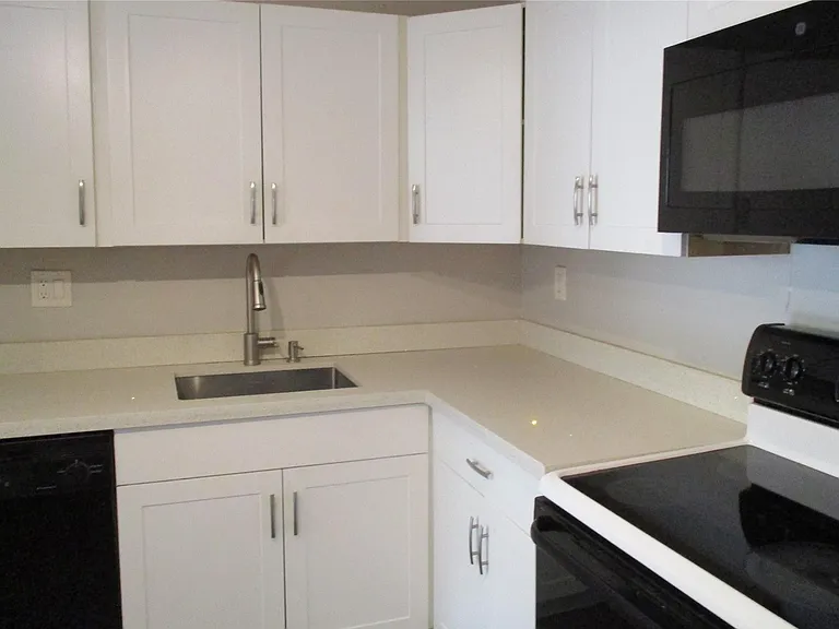 2731 Taft St #201 — Photo 1