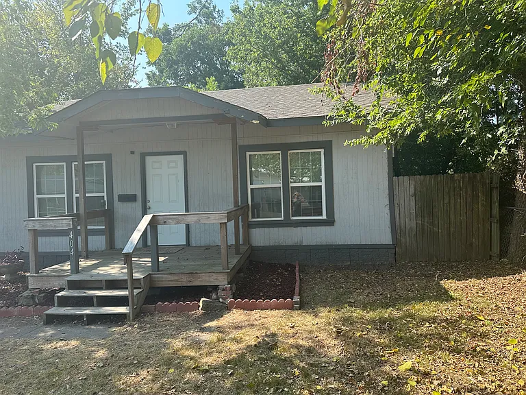 404 E Oak St — Photo 3