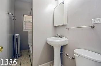2nd image of 1336 W Argyle St #1824