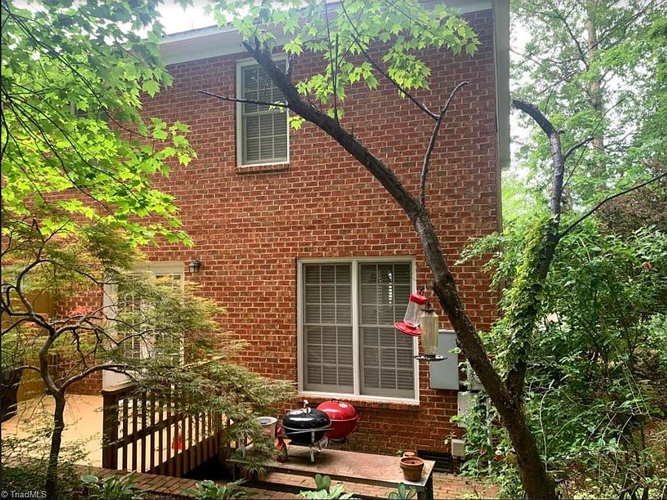 2nd image of 2F Park Village Ct