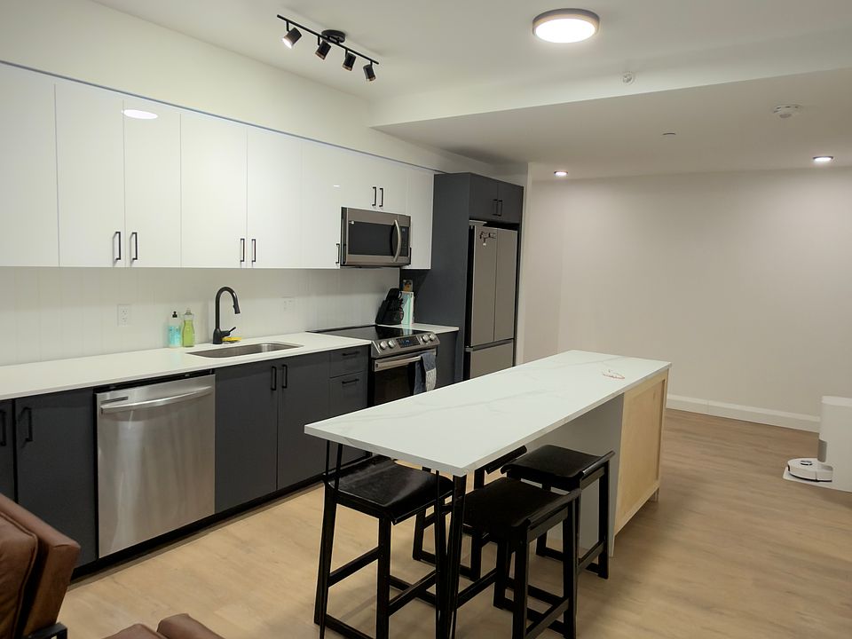 1st image of 473 Albert St #906