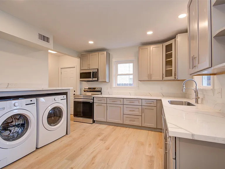 2208 Blodgett St #1 — Photo 10