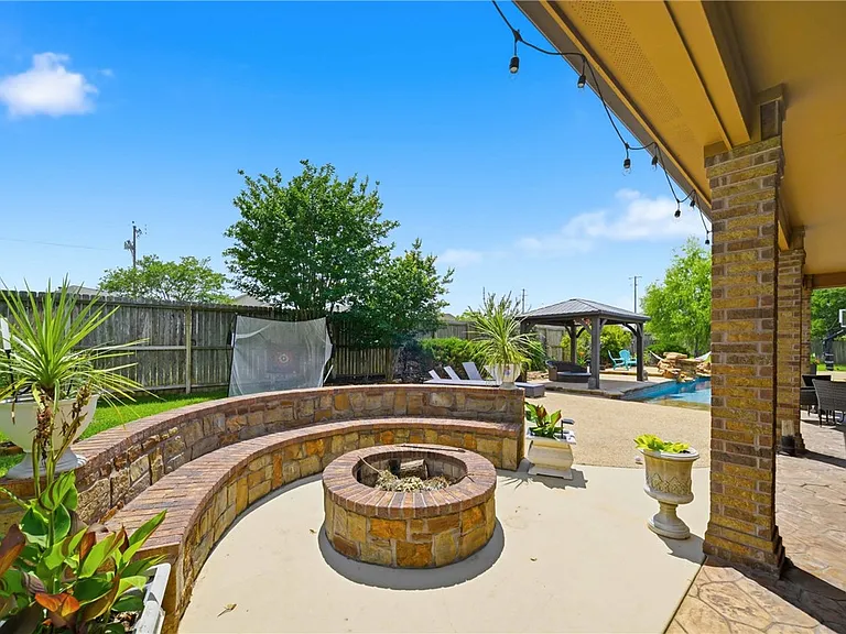 2404 Lancaster Ct — Photo 27