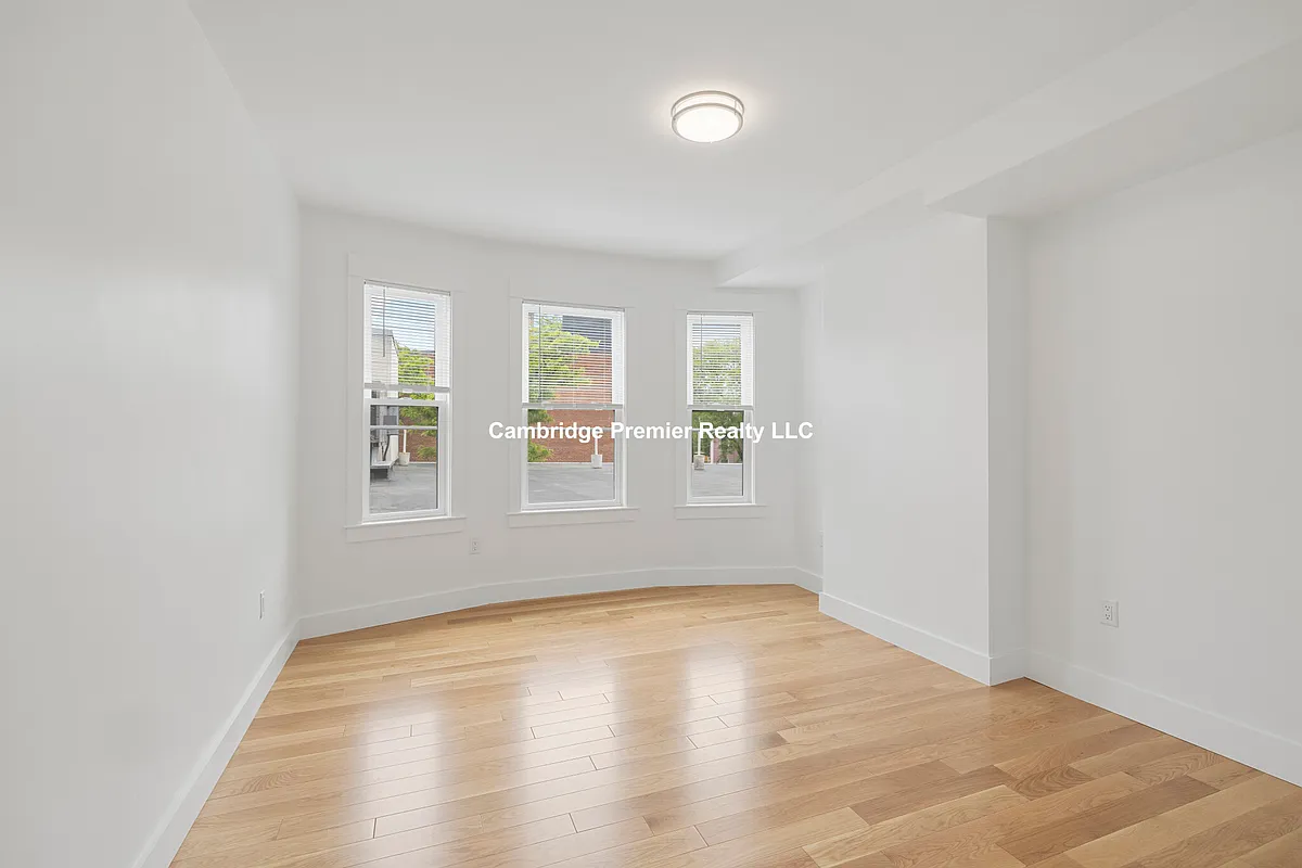 Building Photo - 406 Columbia St #8