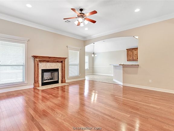 5th image of 325 Agate Dr