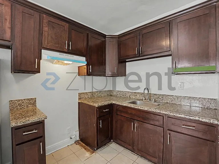 1513 W 12th Pl #12 — Photo 7
