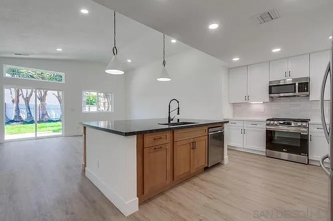 10190 Drumcliff Ave — Photo 12