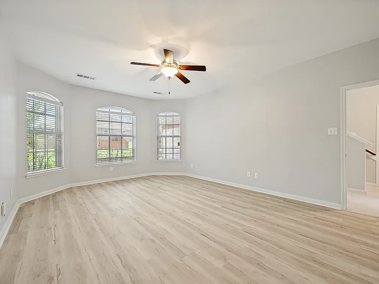 1608 Persimmon Dr — Photo 14