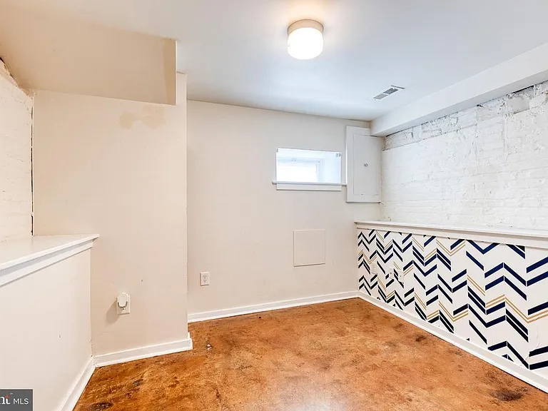 112 N Streeper St — Photo 22