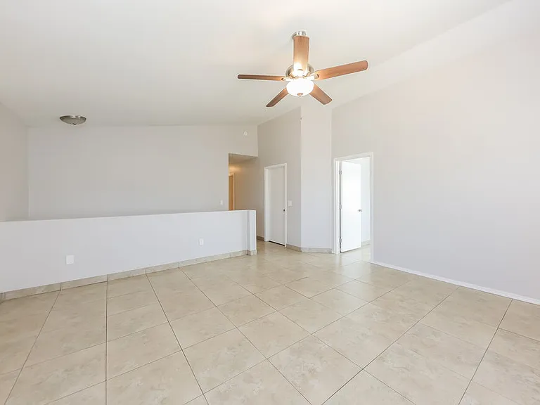 12209 W Flanagan St — Photo 8
