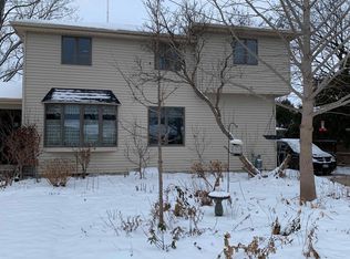909 Alpine Ct, Oshkosh, WI 54901