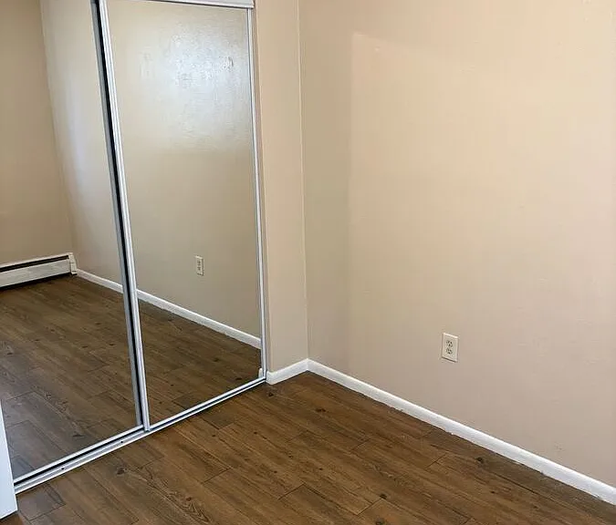 1015 York Ave #18 — Photo 7