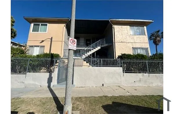 Building Photo - 8020 S Halldale Ave #2