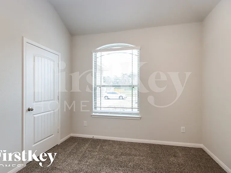 11024 Patriot Ct — Photo 12