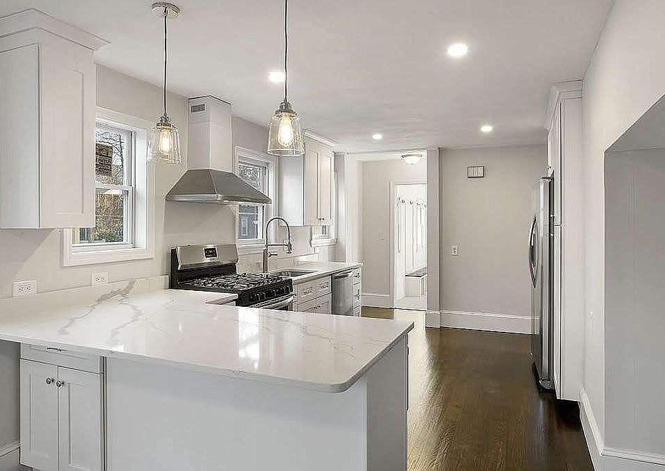 2nd image of 32 Amsden St