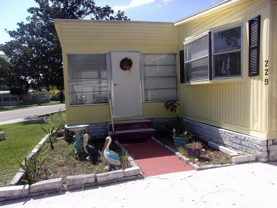 1st image of 229 Linden St