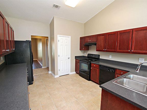 4th image of 1016 Blackhawk Ct