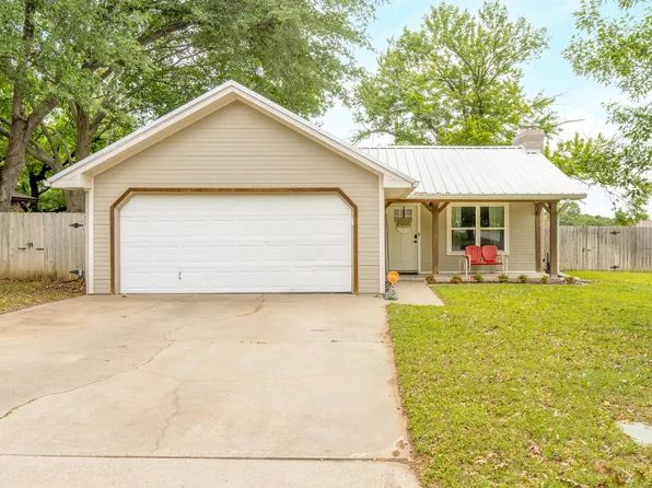 1111 Dirkson St, Weatherford, TX 76086